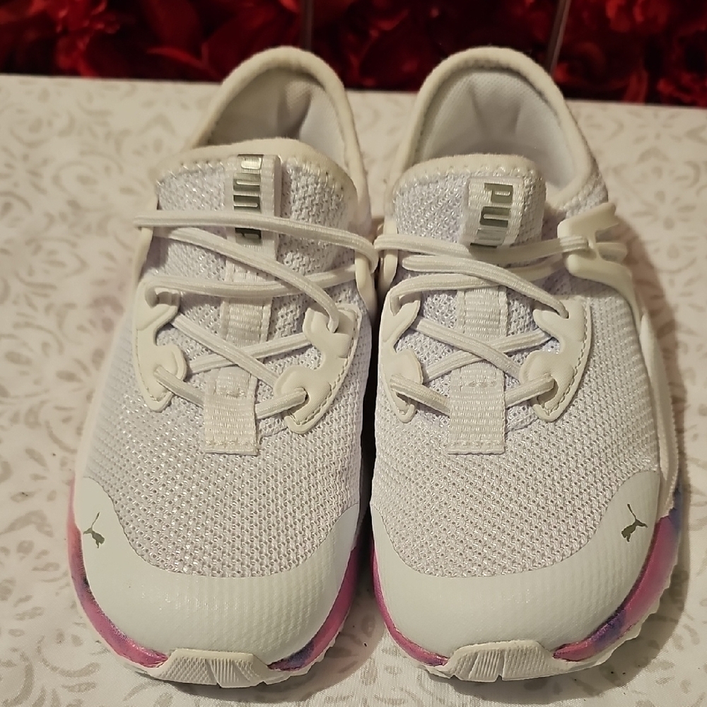 PUMA NEW Girls White Sneakers with Pink Accents Size 9